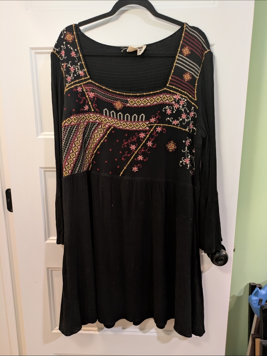 Savanna Jane Dresses & Skirts - Savanna Jane Black Long Sleeve Embroidered Dress with Multicolor Accents